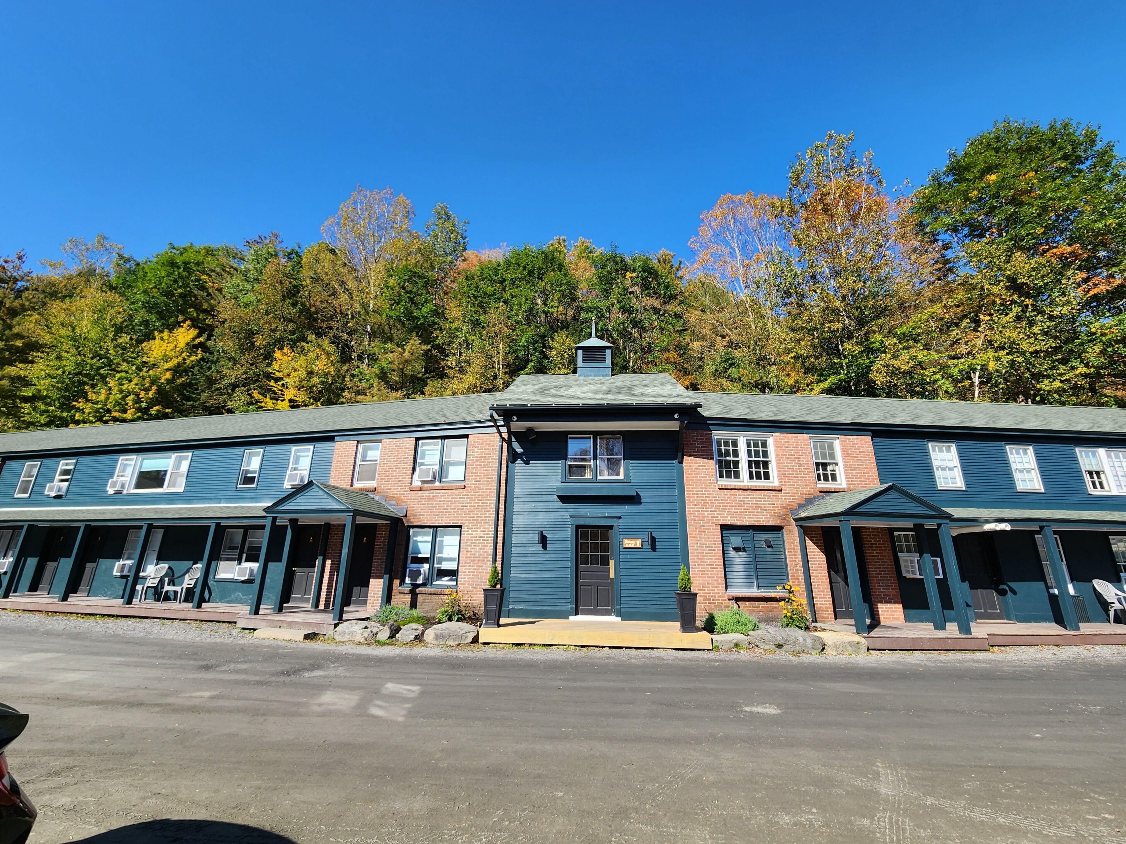 Motel - 1 King Bed, Kitchenette (No Pets) | Premium bedding, pillow-top beds, iron/ironing board, free WiFi