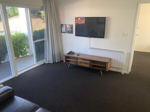 Living area - The Riccarton Hotel (Christchurch)