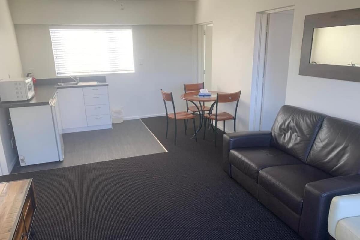 Family Suite | Living area | 43-inch flat-screen TV with satellite channels, TV