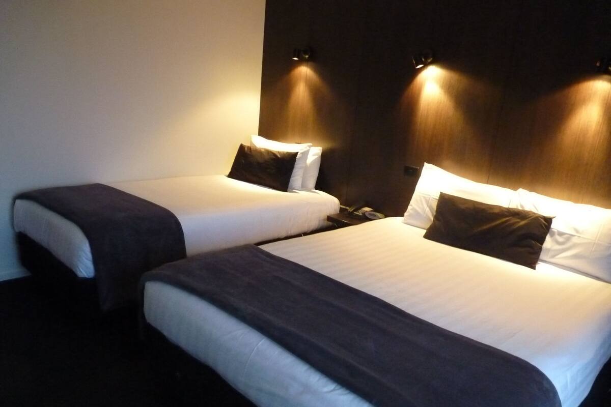 Studio Twin (Queen/ Single) | Laptop workspace, iron/ironing board, WiFi (free), bed sheets