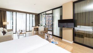 Minibar, in-room safe, individually decorated, individually furnished - Guitart Grand Passage (Barcelona)