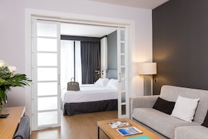 Una televisión de pantalla plana