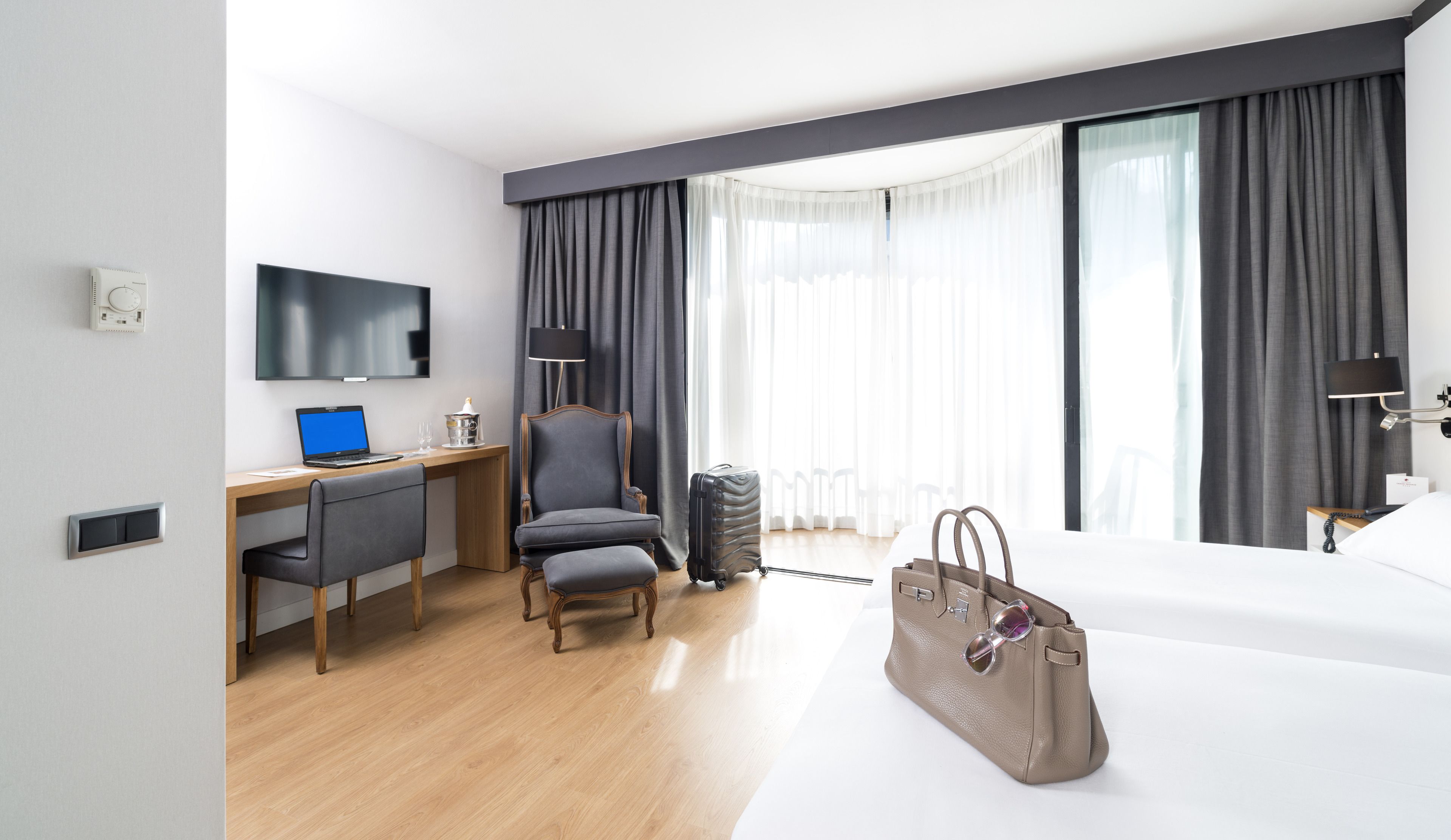 minibar, in-room safe, individually decorated, individually furnished