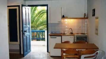 Geladeira, fogão, cooktop, cafeteira/chaleira