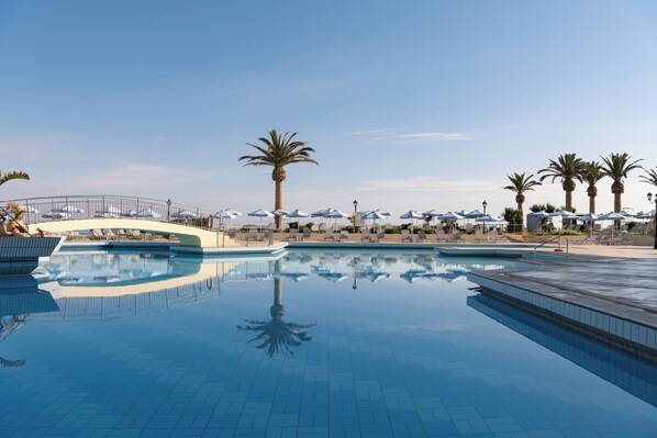 Indoor pool, seasonal outdoor pool, pool umbrellas, sun loungers