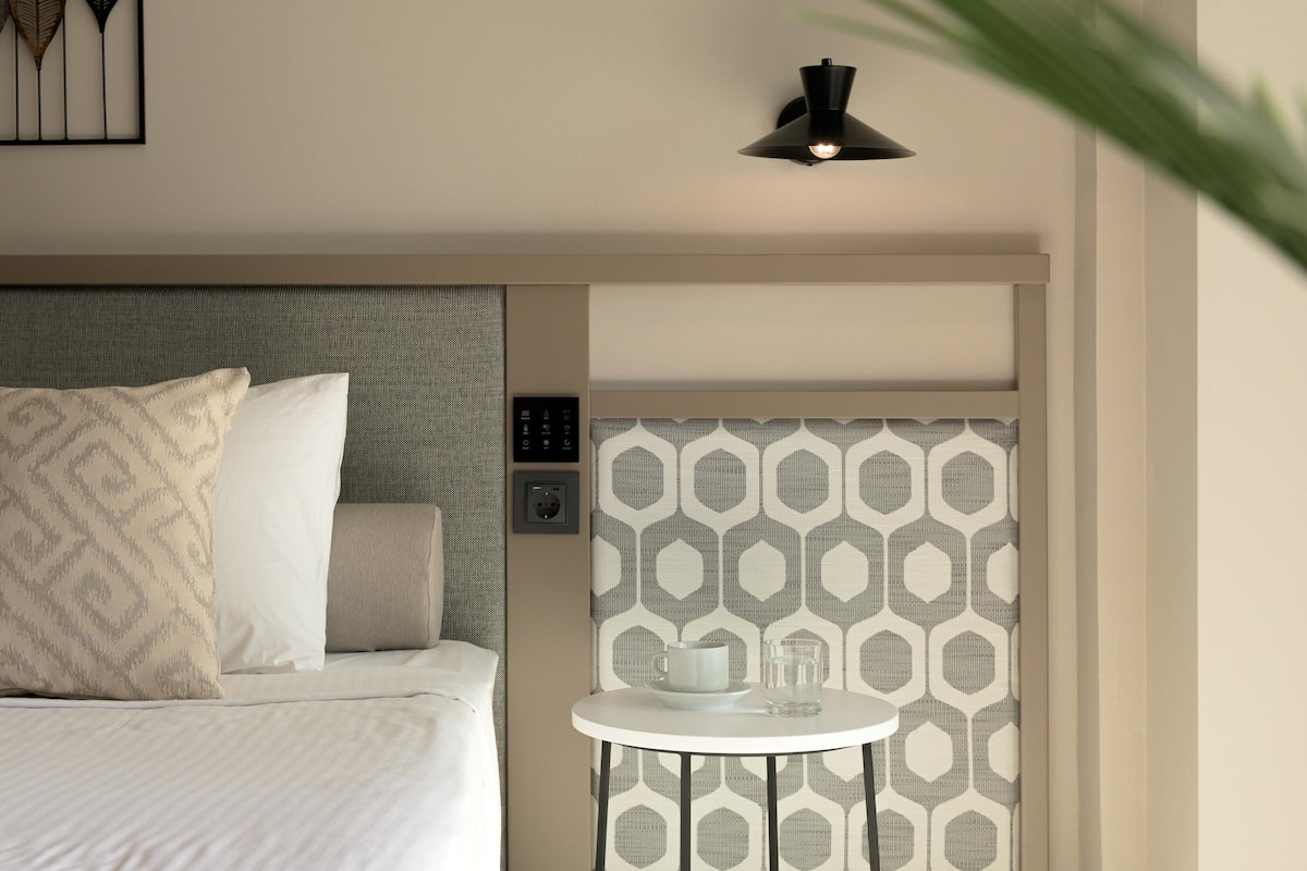 1 bedroom, in-room safe, desk, soundproofing