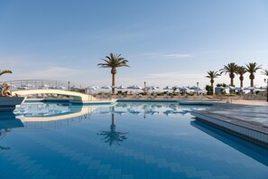Indoor pool, seasonal outdoor pool, pool umbrellas, pool loungers - Creta Star Hotel (Rethymno)