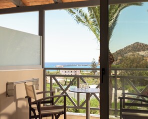 Chambre supérieure, vue sur la mer | 1 chambre, coffre-fort, bureau, rideaux d’obscurcissement