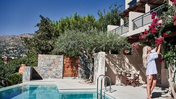 2 outdoor pools, pool umbrellas, pool loungers