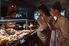 Café da manhã e jantar