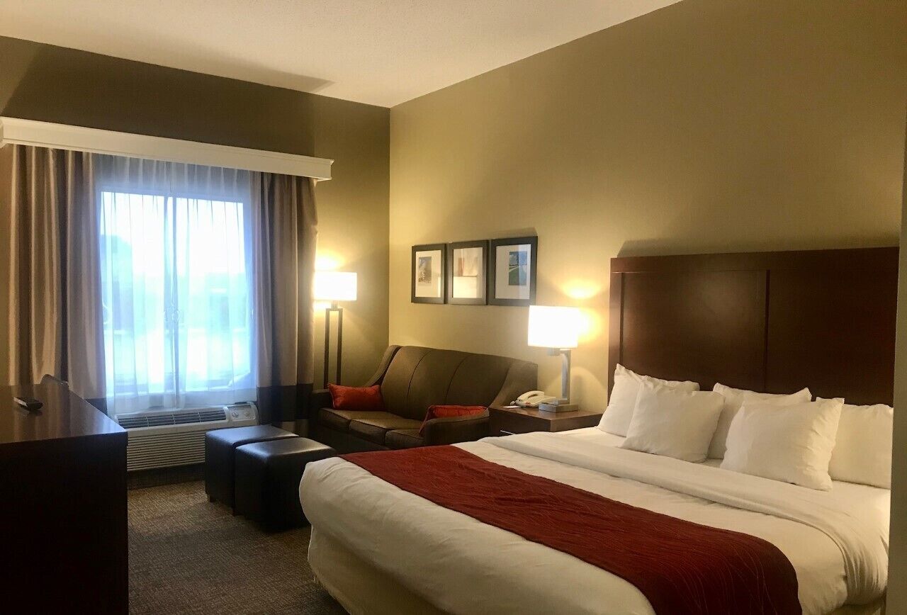 room, 1 king bed, accessible, non smoking | desk, iron/ironing board, free wifi, bed sheets