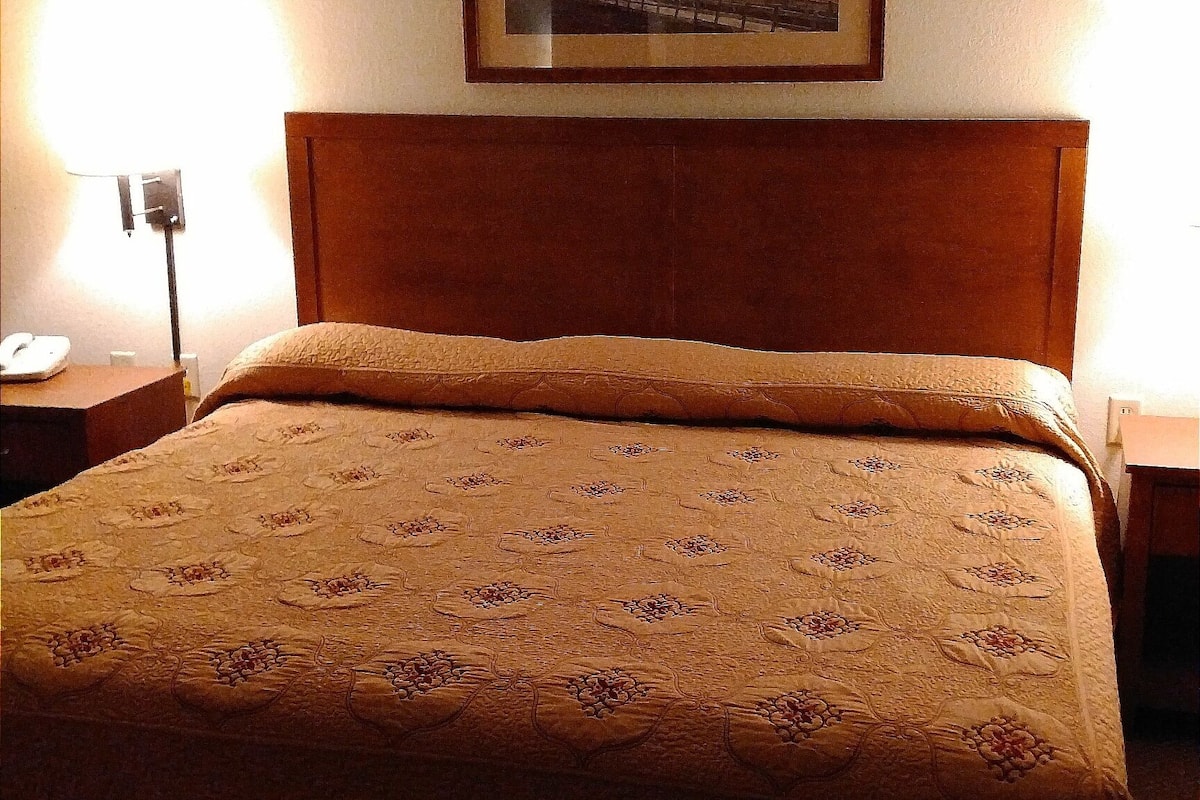 1 bedroom, individually furnished, desk, laptop workspace