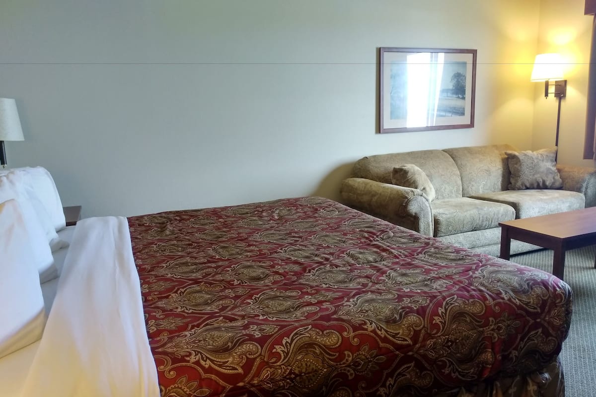 1 bedroom, individually furnished, desk, laptop workspace