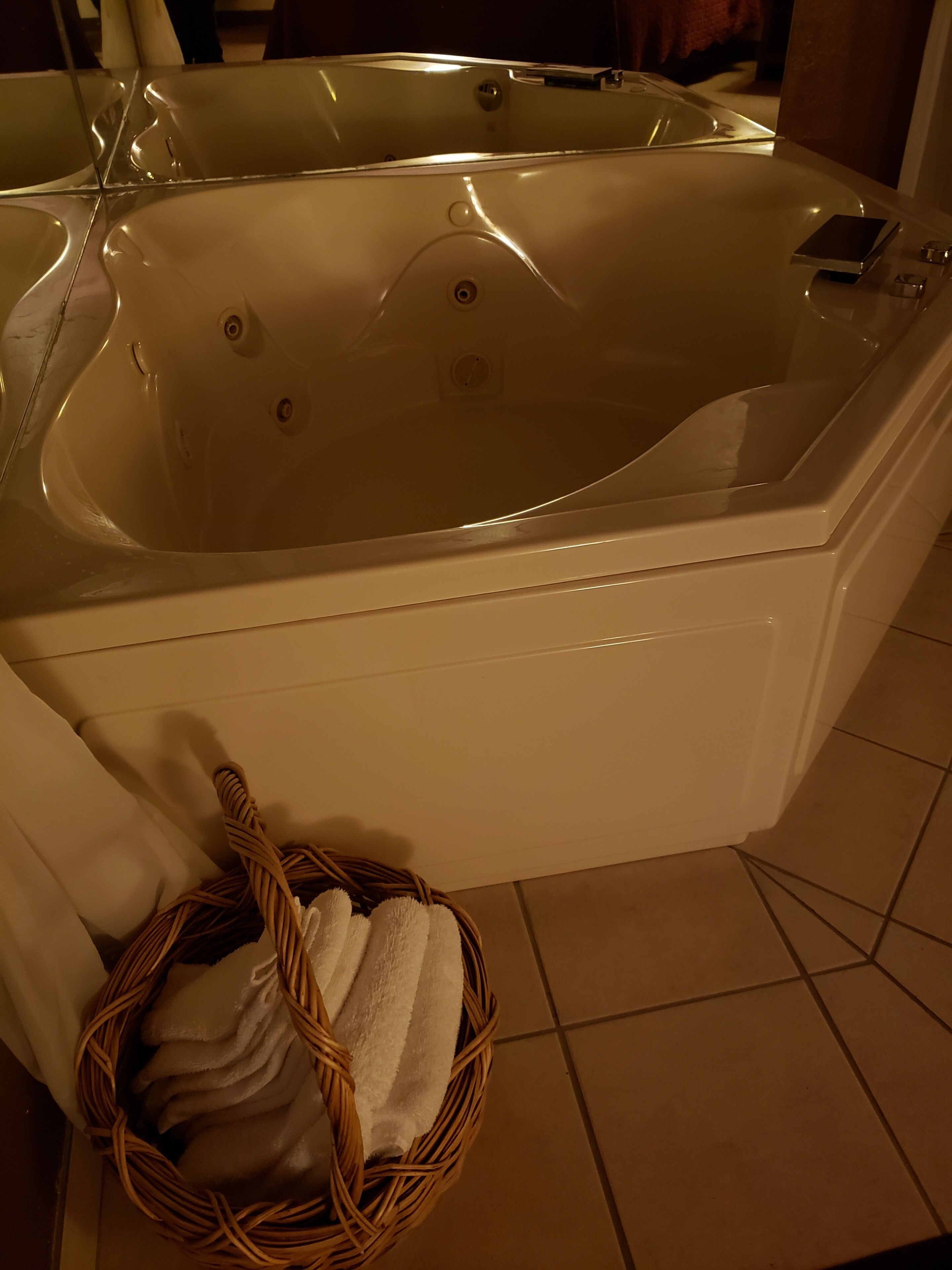 Luxury Suite, 1 King Bed, Jetted Tub | Private spa tub