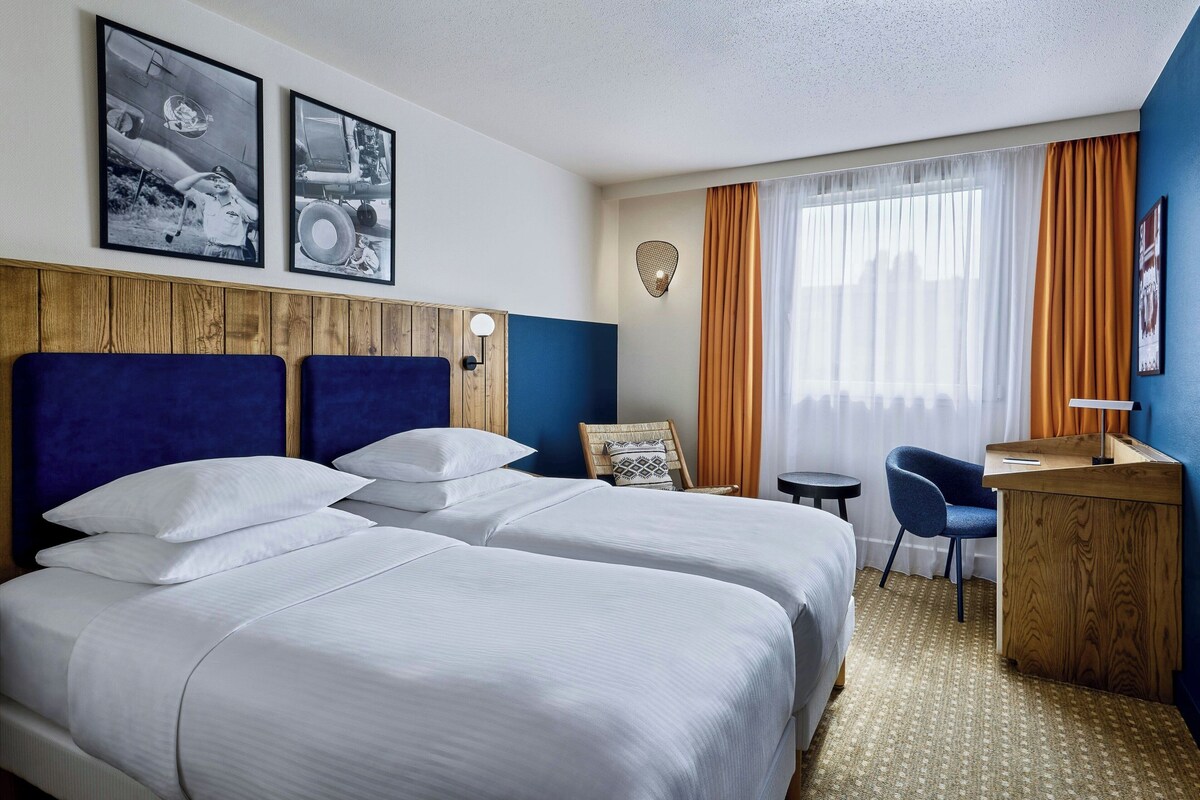 Comfort Room, 2 Twin Beds | In-room safe, desk, blackout drapes, soundproofing