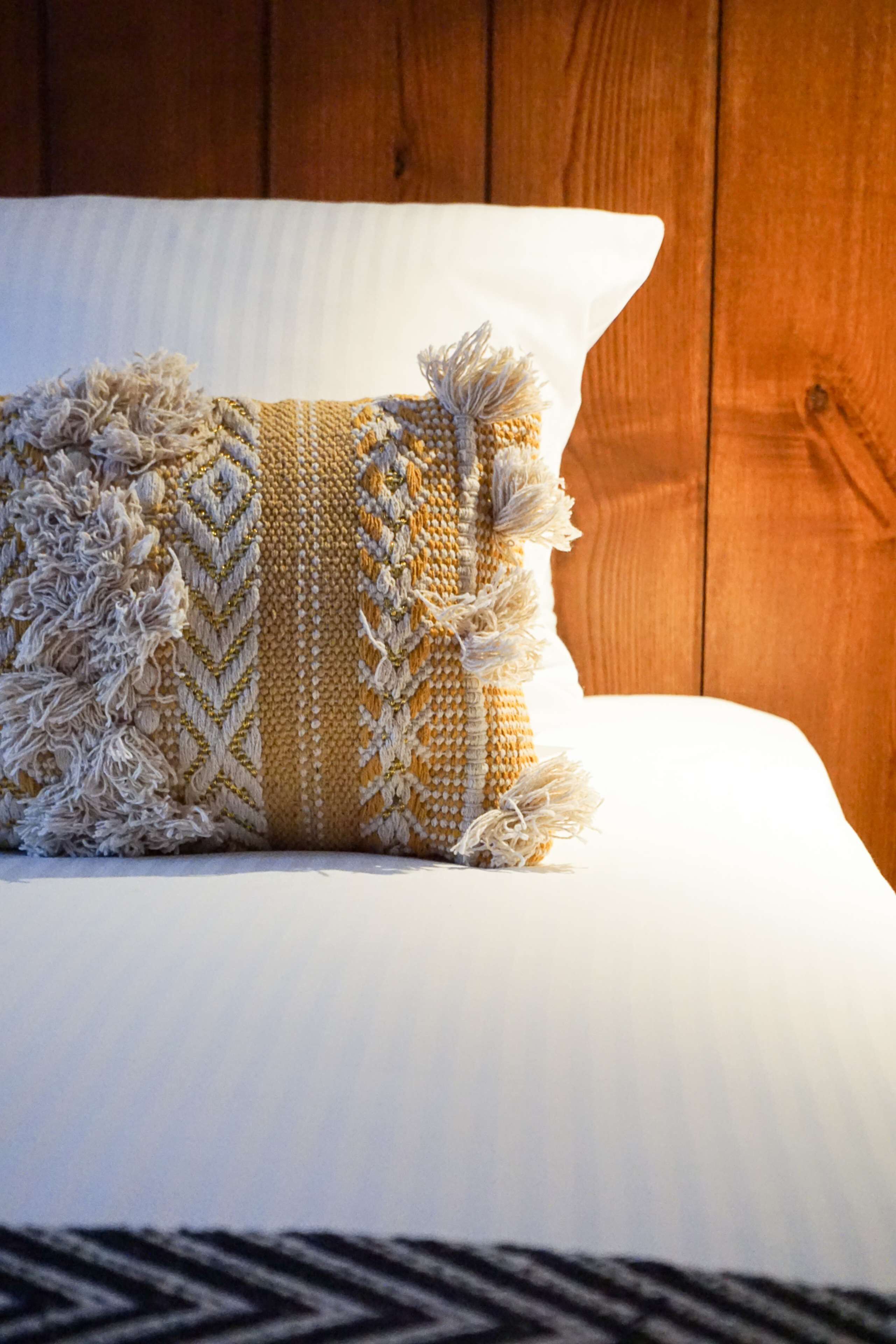 standard room, 2 single beds, non smoking | in-room safe, desk, blackout curtains, soundproofing