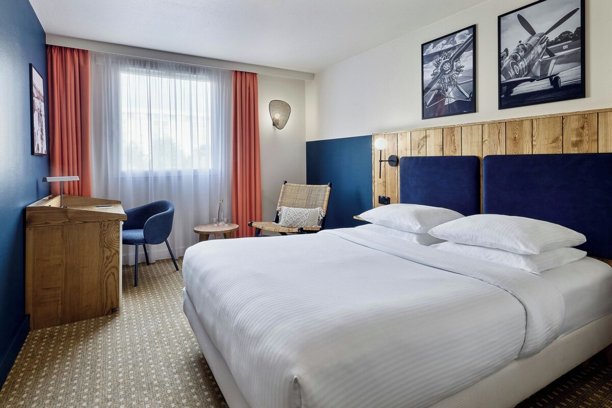 In-room safe, desk, blackout drapes, soundproofing