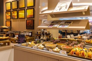 Daily cooked-to-order breakfast (EUR 15 per person)