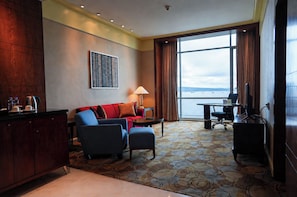 Living area - New Coast Hotel Manila (Manila)