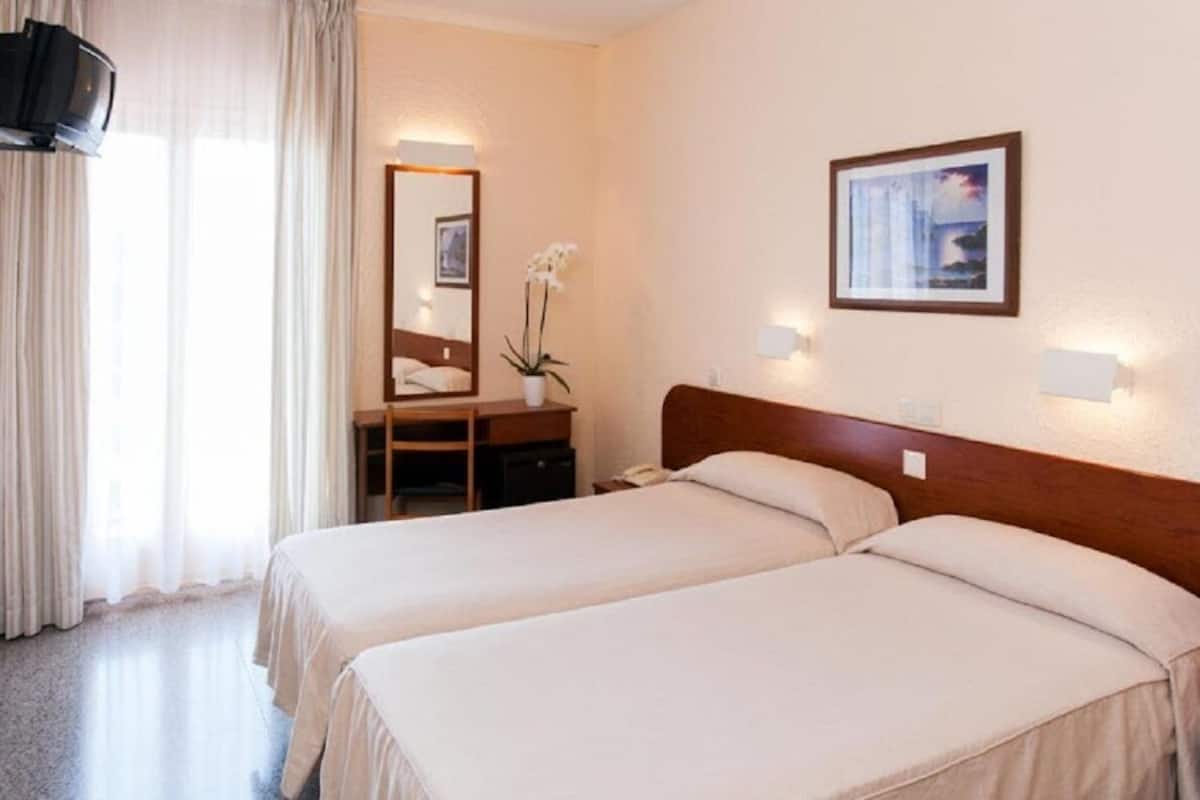 In-room safe, blackout drapes, bed sheets
