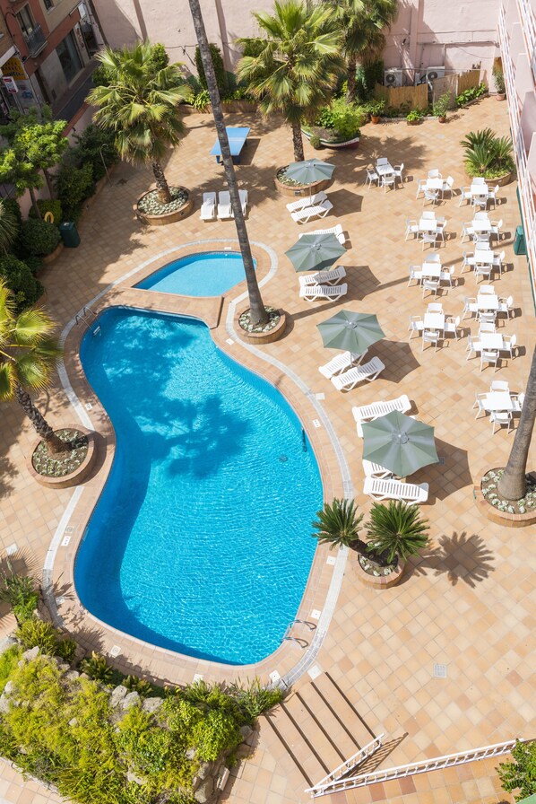Outdoor pool, pool loungers