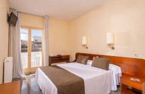 In-room safe, blackout curtains, bed sheets - Hotel Guitart Rosa - Adults Only (Lloret de Mar)