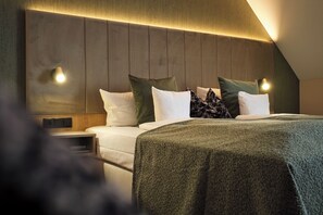 Kamar Double | Seprai antialergi, selimut bulu angsa, minibar, dan meja kerja