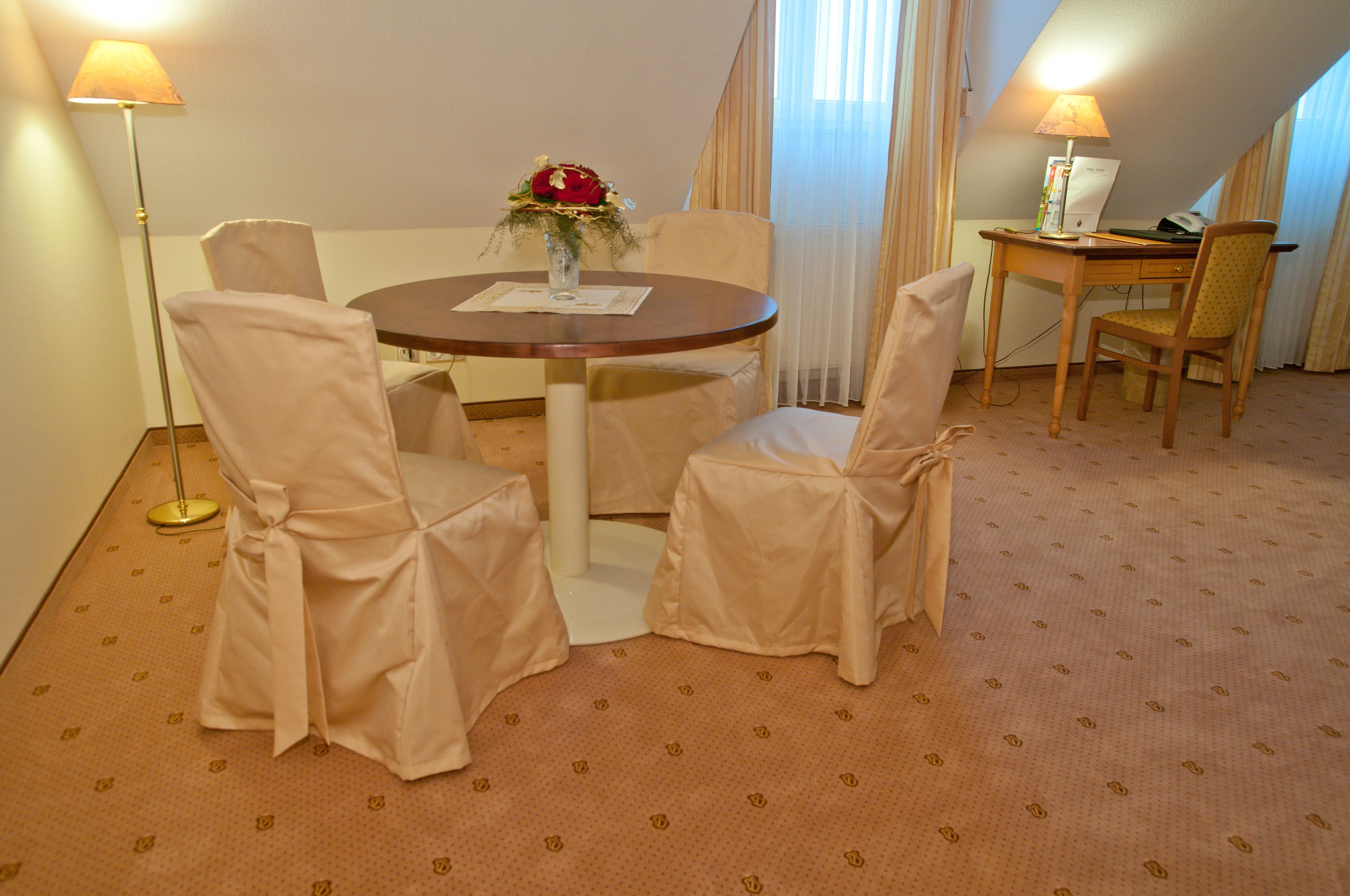 deluxe suite | hypo-allergenic bedding, down duvets, minibar, desk