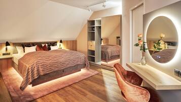 Allergikerbettwaren, Daunenbettdecken, Minibar, Schreibtisch