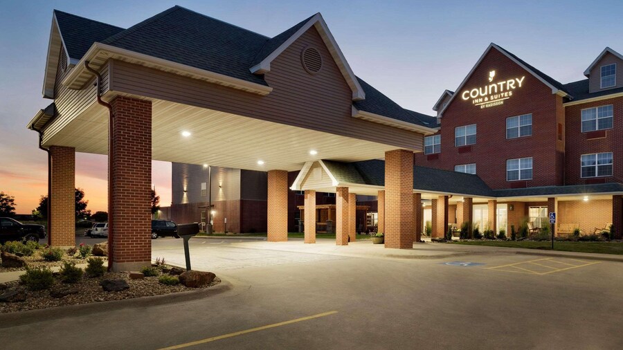 Country Inn & Suites by Radisson, Coralville, IA