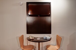 冰箱、微波炉、茶具/咖啡用具