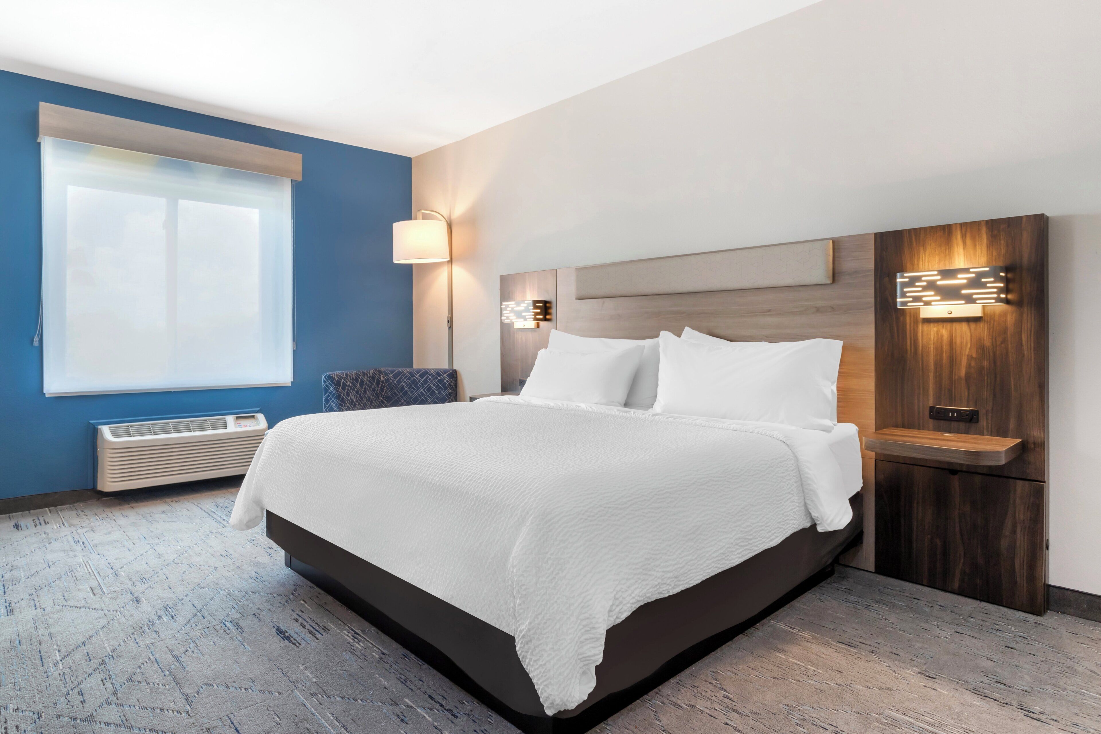 Premium bedding, in-room safe, desk, laptop workspace