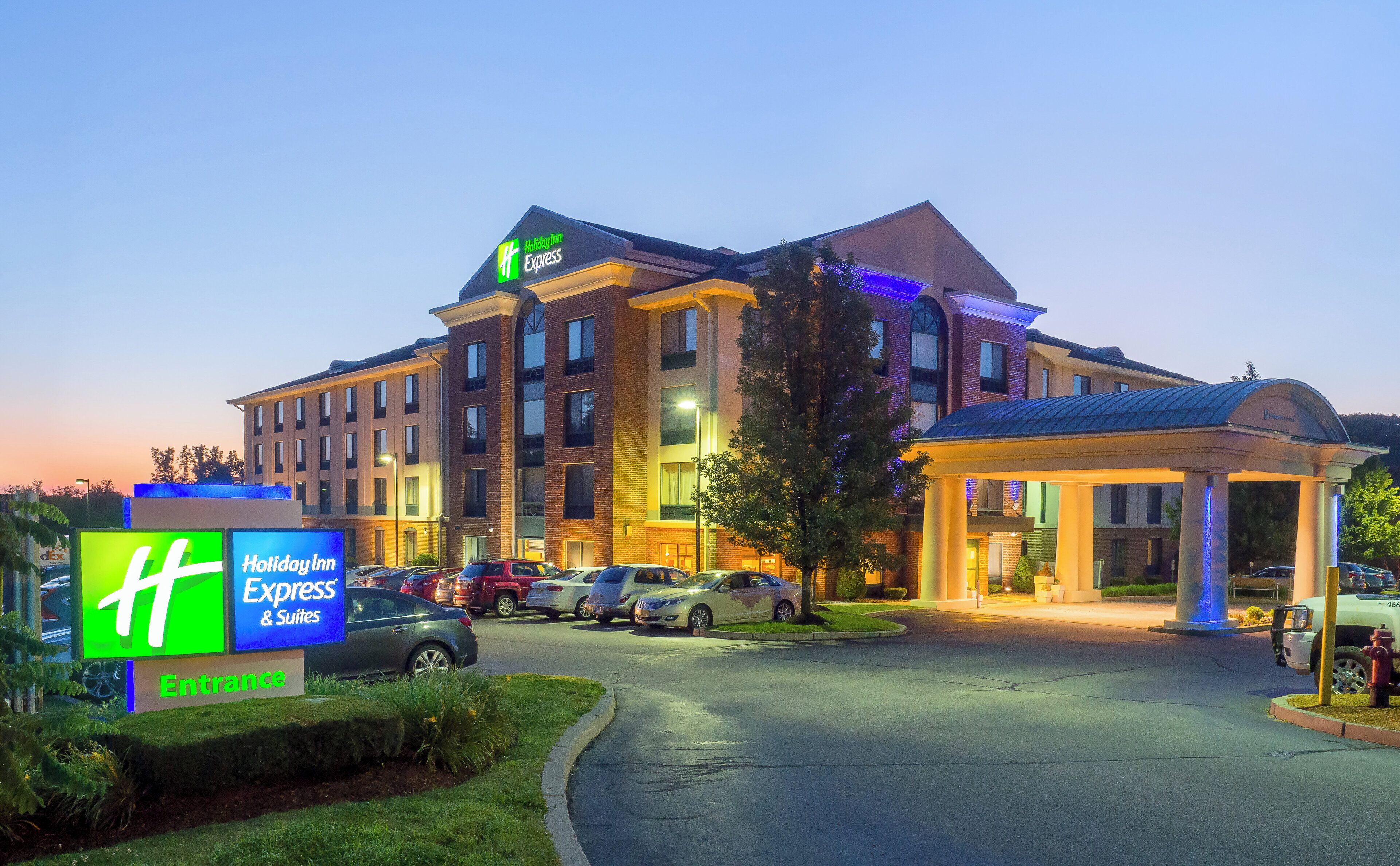 A Holiday Inn Express hotel with a parking lot and a covered entrance.