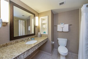 Combined shower/bathtub, hair dryer, towels