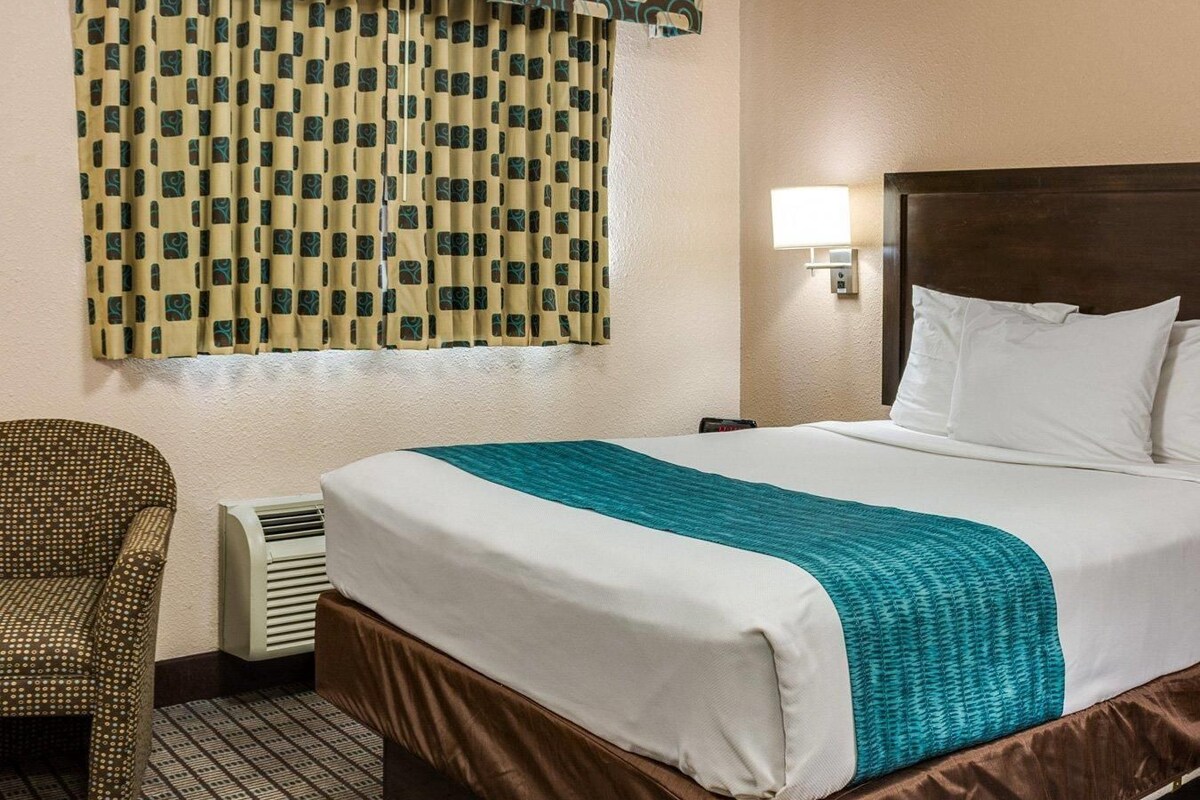 WiFi (free), bed sheets