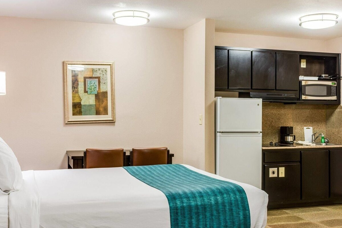 Room, 1 Double Bed, Accessible, Non Smoking | WiFi (free), bed sheets