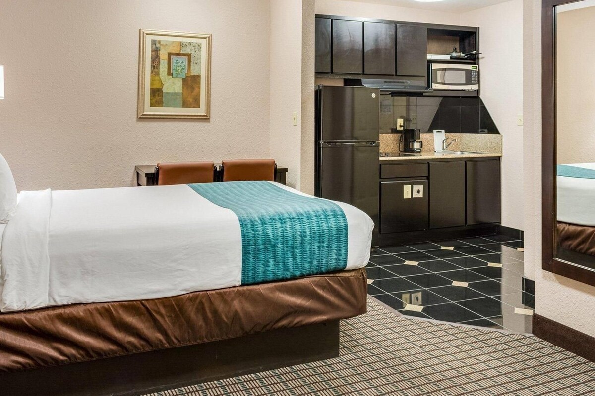 Room, 1 Double Bed, Accessible, Non Smoking (Efficiency) | WiFi (free), bed sheets