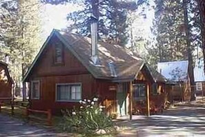 Front of property - Golden Bear Cottages (Big Bear Lake)
