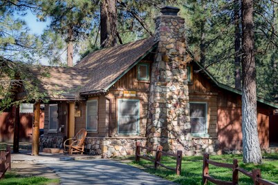 Golden Bear Cottages