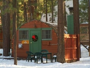 Comfort Studio, 1 Queen Bed, Kitchen | Terrace/patio - Golden Bear Cottages (Big Bear Lake)
