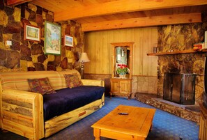 TV, fireplace, ping pong - Golden Bear Cottages (Big Bear Lake)