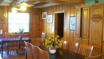 Comfort Cabin, 5 Bedrooms, Kitchen | Premium bedding, individually decorated, individually furnished