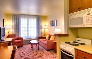 Full-sized fridge, microwave, oven, stovetop - Towneplace Suites by Marriott Las Cruces (Las Cruces)
