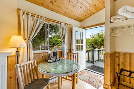 Cabin, 1 Bedroom, Hot Tub, Marina View (Deer Harbor Cottage #1) | 1 bedroom, free WiFi