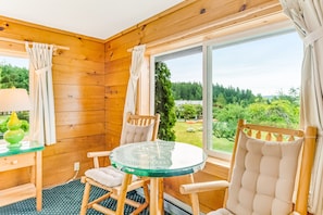 Habitació, 1 dormitori, llar de foc, vistes al port esportiu (Deer Harbor Inn #7) | 1 dormitori i wifi gratuïta