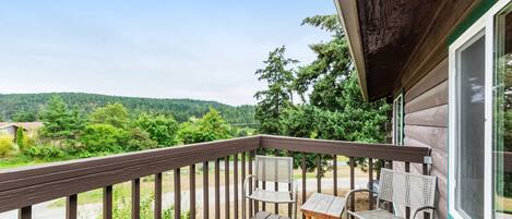 Quarto, 1 quarto, lareira, vista para a marina (Deer Harbor Inn #2) | Sacada