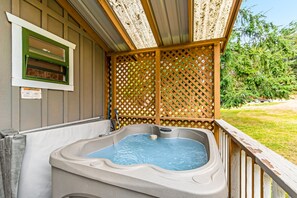 Cabin, 1 Bedroom, Hot Tub, Marina View (Deer Harbor Cottage #1) | Bathroom | Shower, hair dryer, towels
