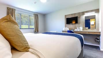 Allergitestet sengetøy, skrivebord og blendingsgardiner