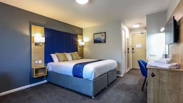 Room, 1 Double Bed, Accessible, Non Smoking | Hypo-allergenic bedding, desk, blackout curtains, iron/ironing board