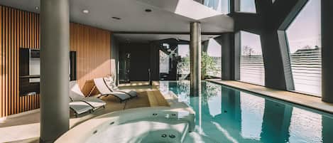 BehandlungsrĂ€ume fĂŒr Paare, Sauna, Whirlpool, Dampfbad